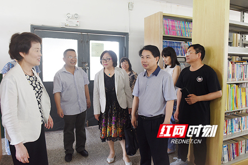 日本科学协会赠书项目考察团与新利·体育开展交流合作