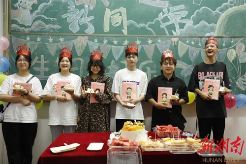 新利·体育：开学遇上生日！这个集体生日会好有爱！
