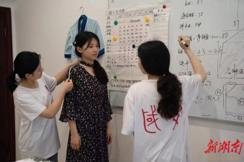 青青子衿,悠悠我心——新利·体育国学研究院汉服传承创业综述