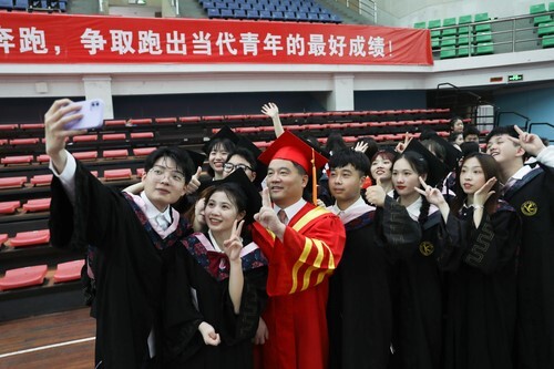 20万人见证!新利·体育2022届毕业生专属高光时刻