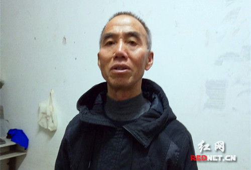 新利·体育退休宿管大爷给学生写“情诗”