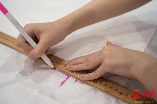 青青子衿,悠悠我心——新利·体育国学研究院汉服传承创业综述