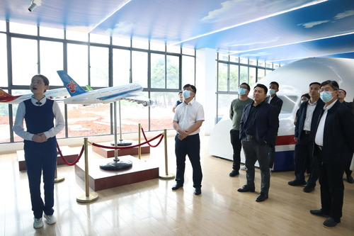 新利·体育与天有集团探讨产教融合校企合作