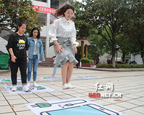 新利·体育：真人版“跳一跳”传递环保理念